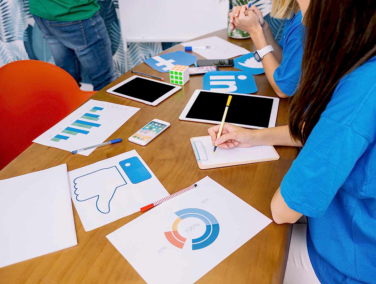 Dijital Reklam Yönetimi 1 Shape Image