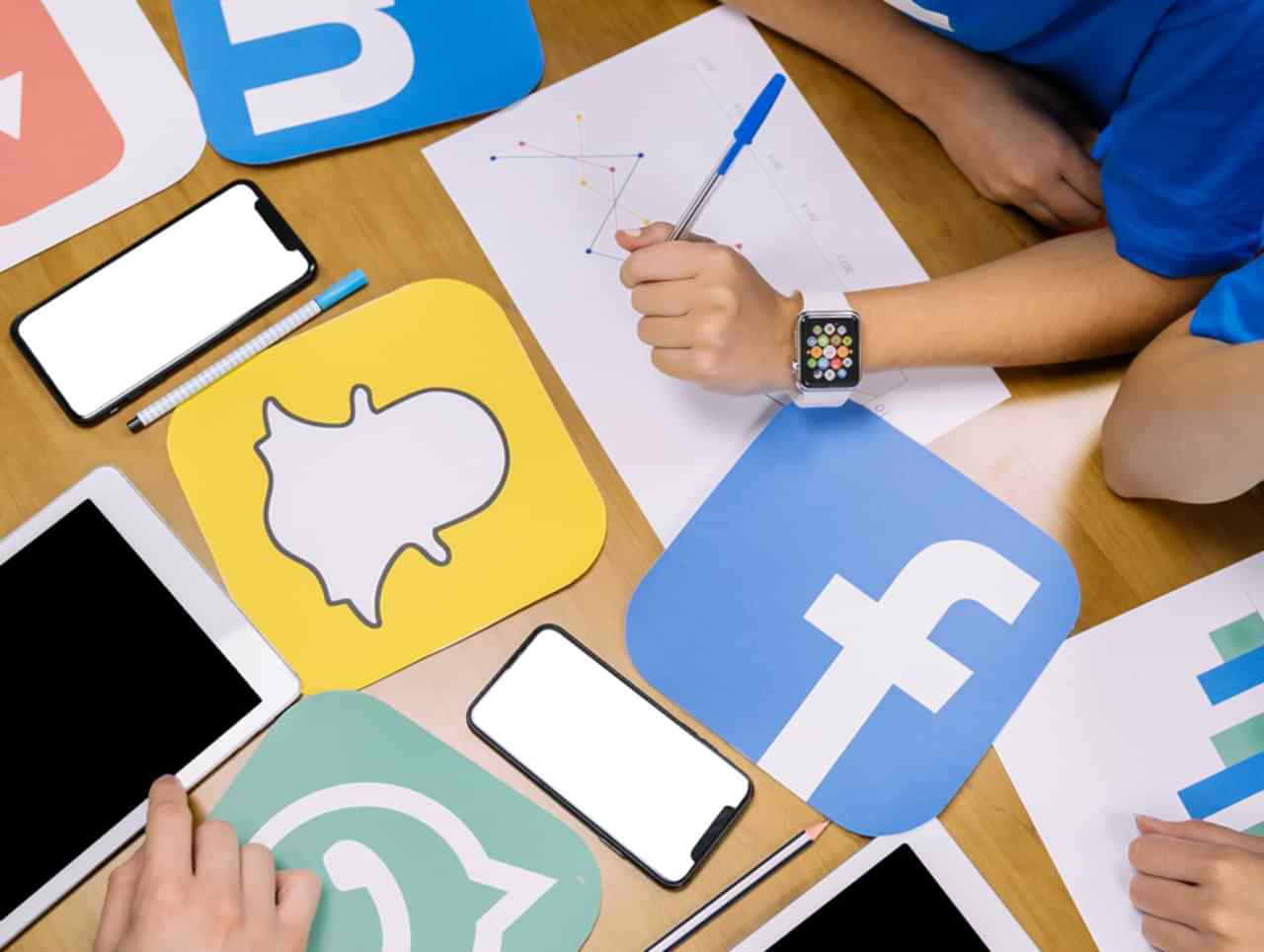 Sosyal Medya Yönetimi 1 Shape Image